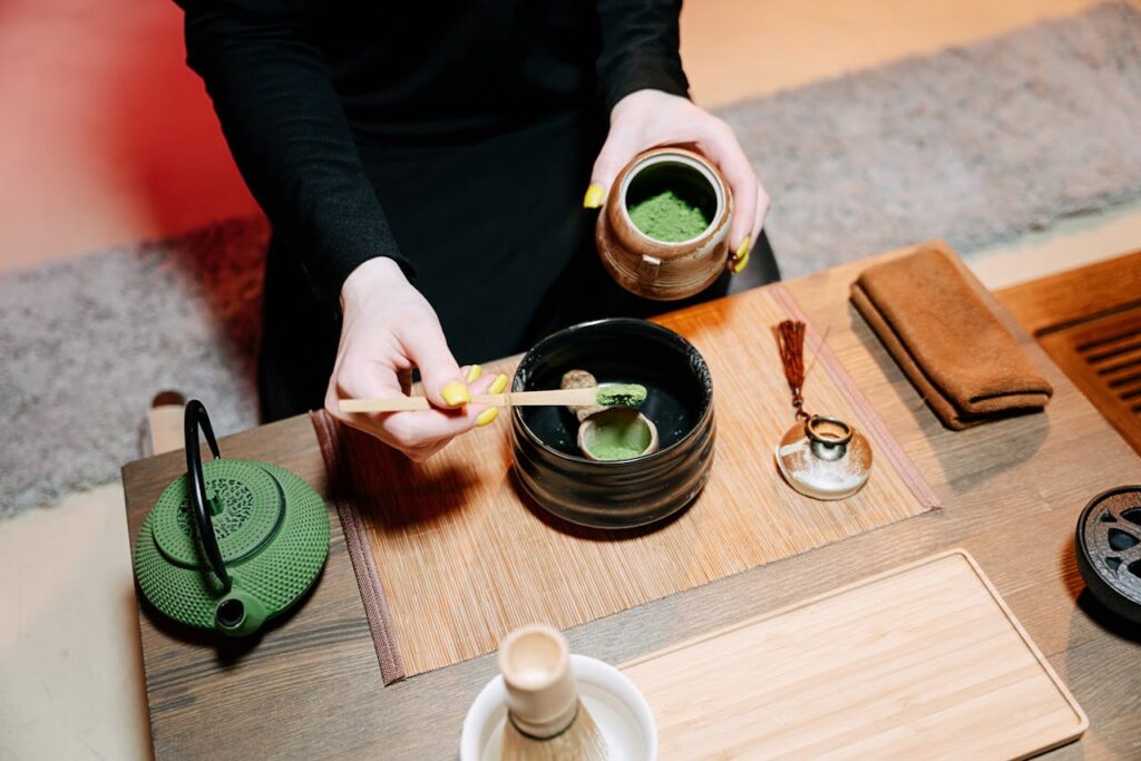 Utensilios para preparar té matcha